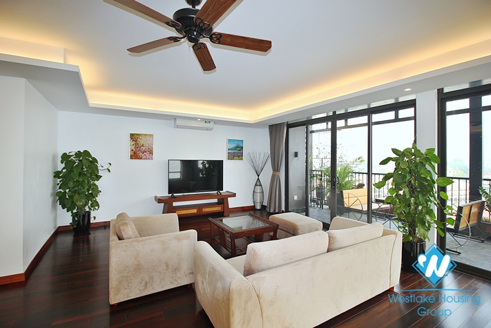 A lake view 3 bedroom apartment in Tu hoa, Tayho, Hanoi